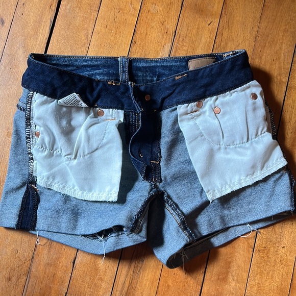 American Eagle denim shorts. Excellent condition, front pockets intact. - Picture 7 of 7